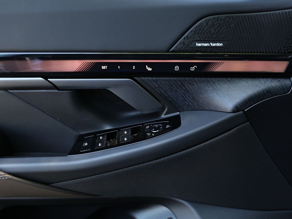 New 2027 Dark Graphite Metallic BMW 530i image 13