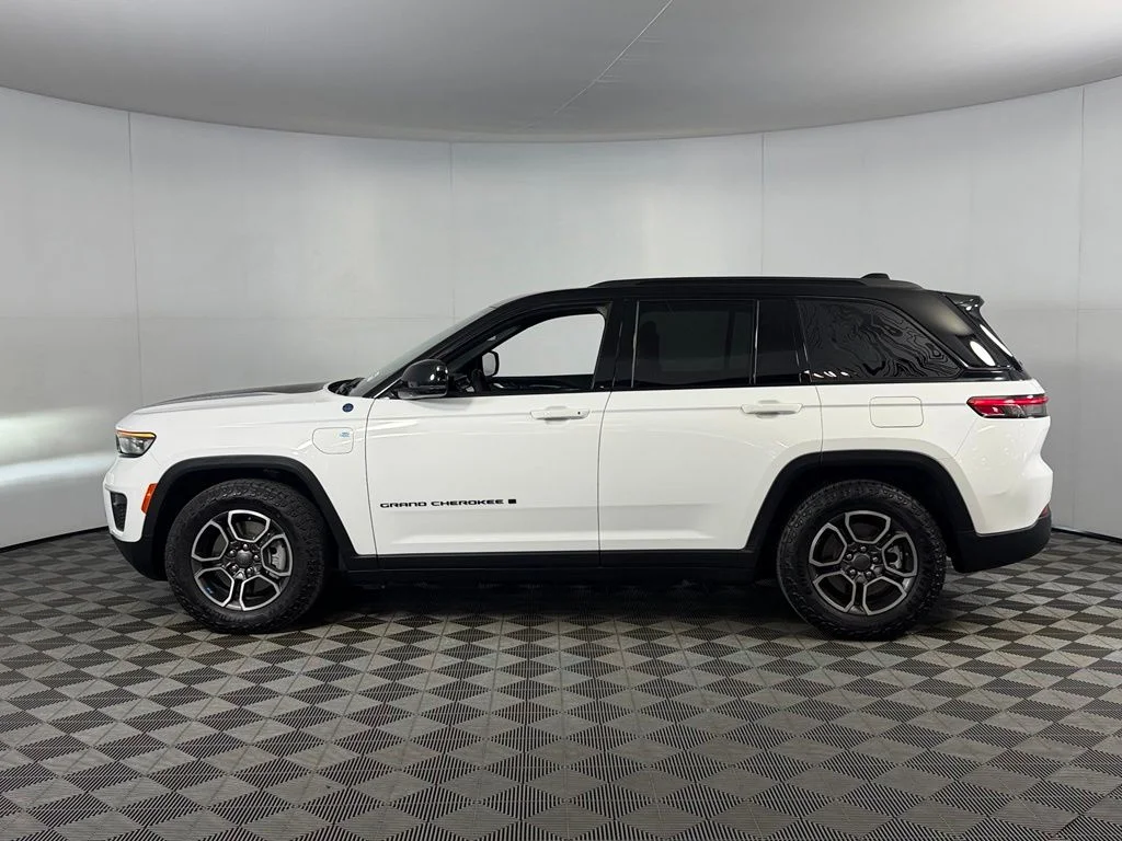 Used 2023 White Jeep Trailhawk 4xe image 10