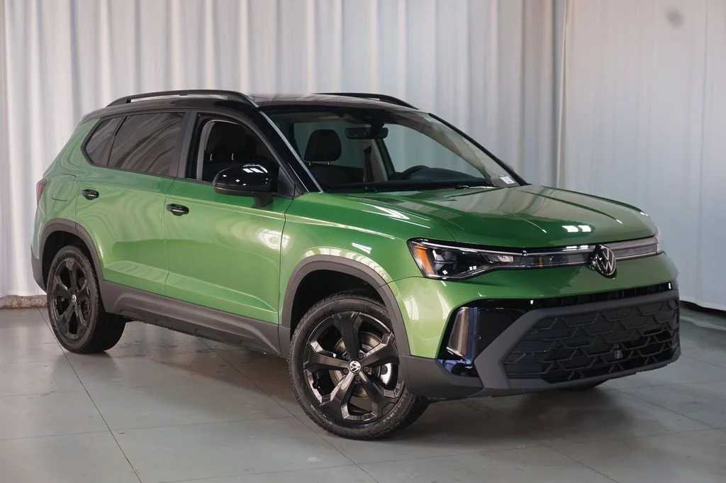 New 2026 Green Volkswagen 1.5T SE Black image 3
