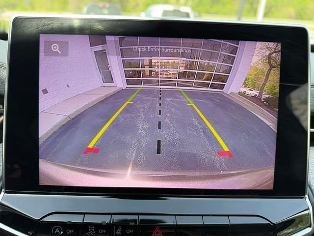 Used 2024  Jeep Latitude image 20