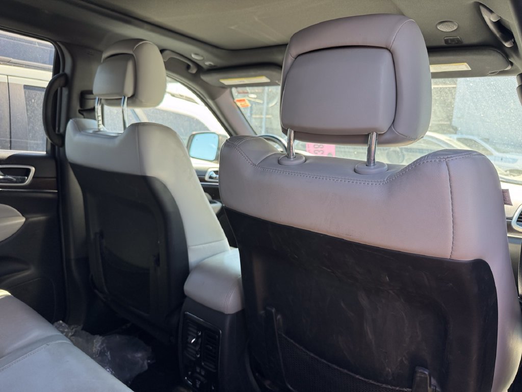 Used 2018 Gray Jeep Limited image 20