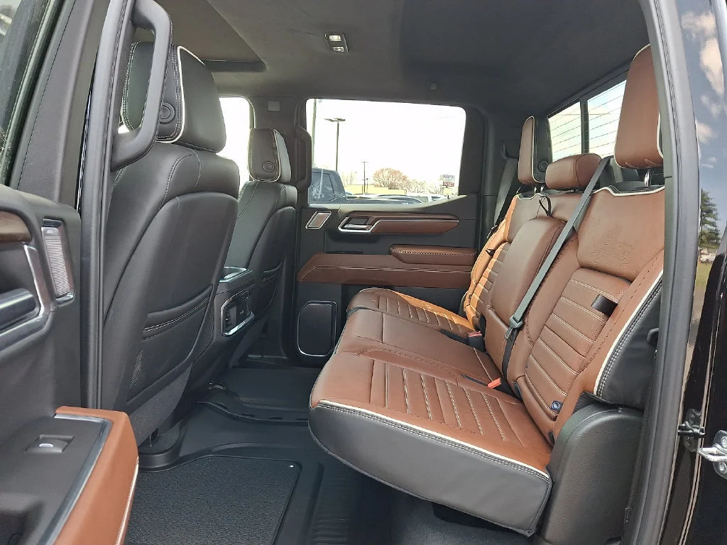 Used 2025 Onyx Black GMC Denali Ultimate image 10