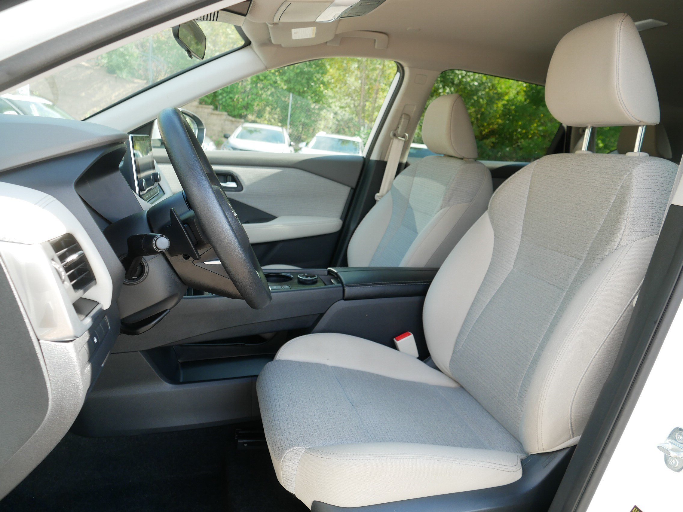 Certified Used 2023 Pearl White Tricoat Nissan SV image 33