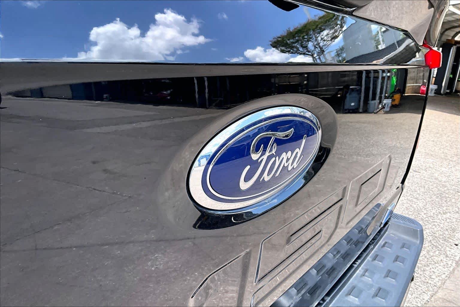 Used 2023 Agate Black Ford XLT image 30