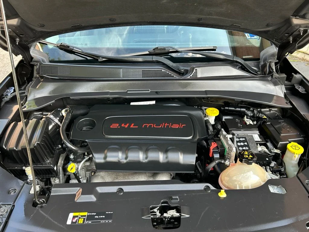 Used 2022 Gray Jeep Latitude image 10