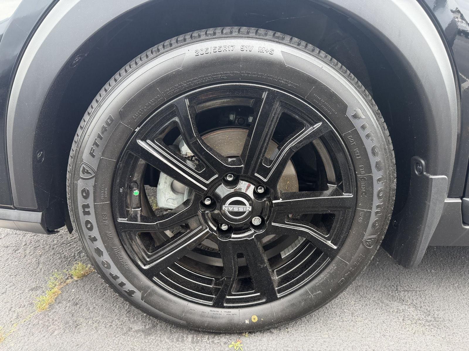 Used 2024 Super Black Nissan SR image 9