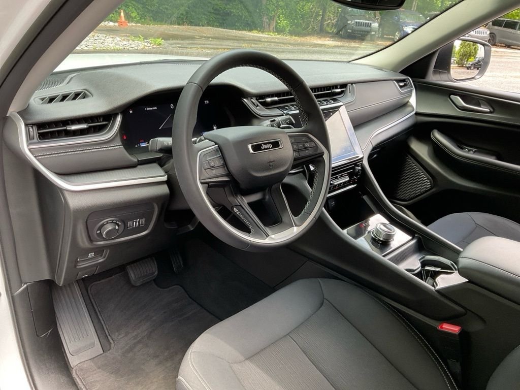 Used 2023 White Jeep Laredo image 25