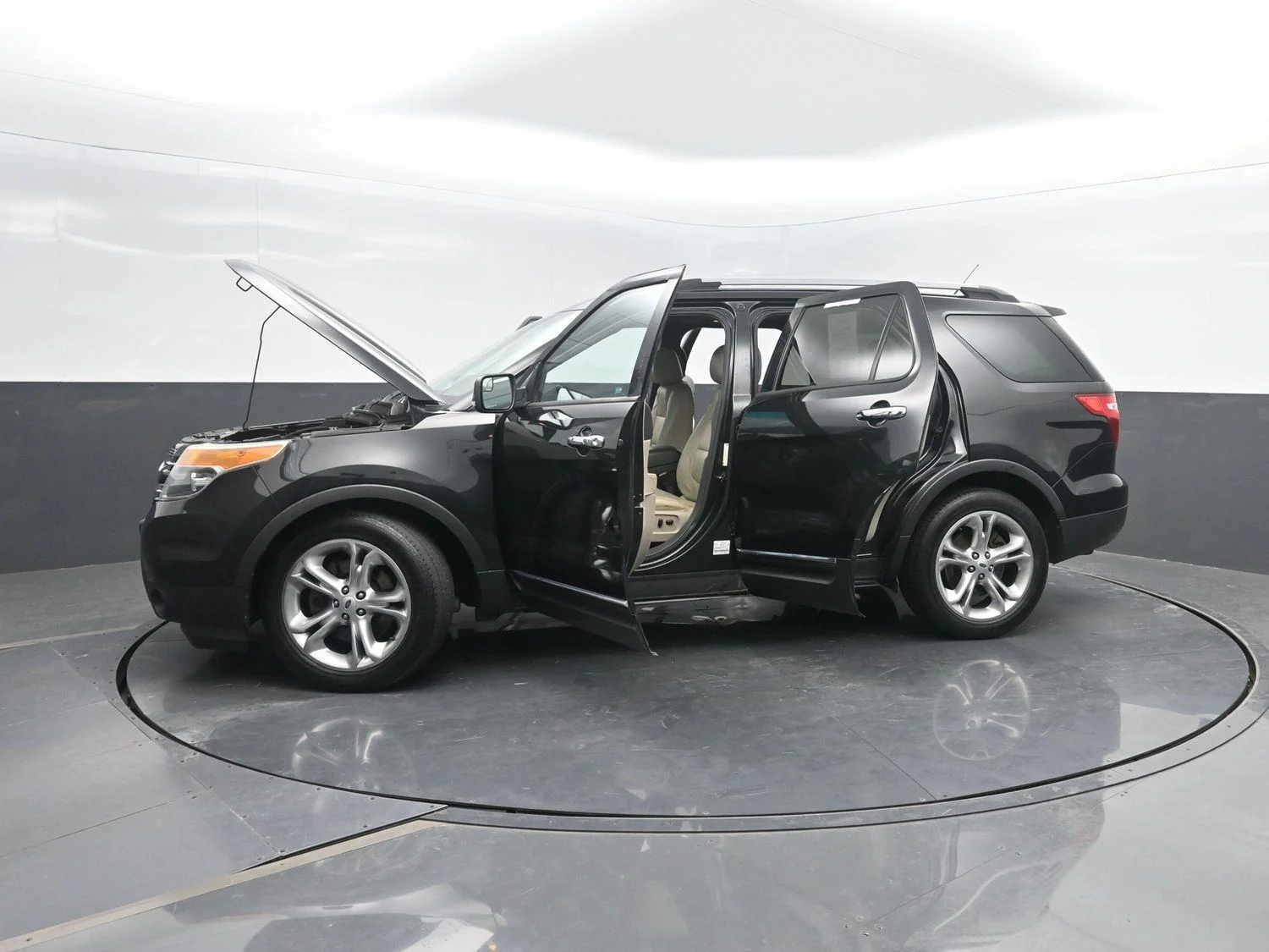 Used 2015 Tuxedo Black Metallic Ford Limited image 45