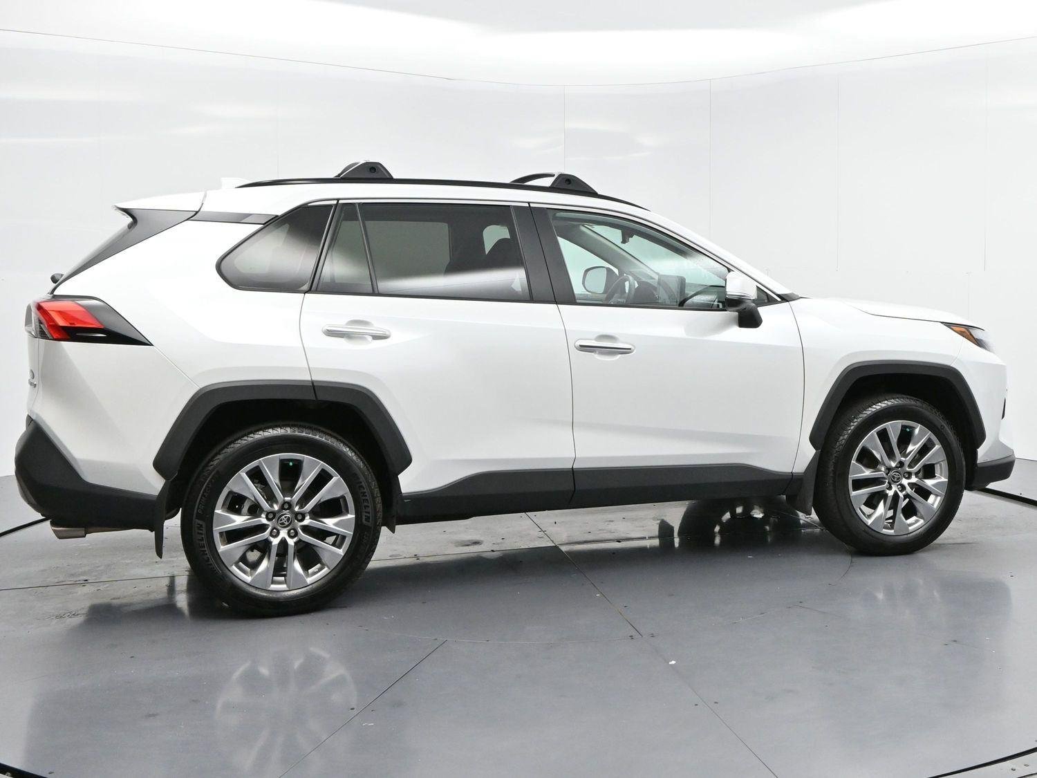 Used 2025 Wind Chill Pearl Toyota Limited image 8