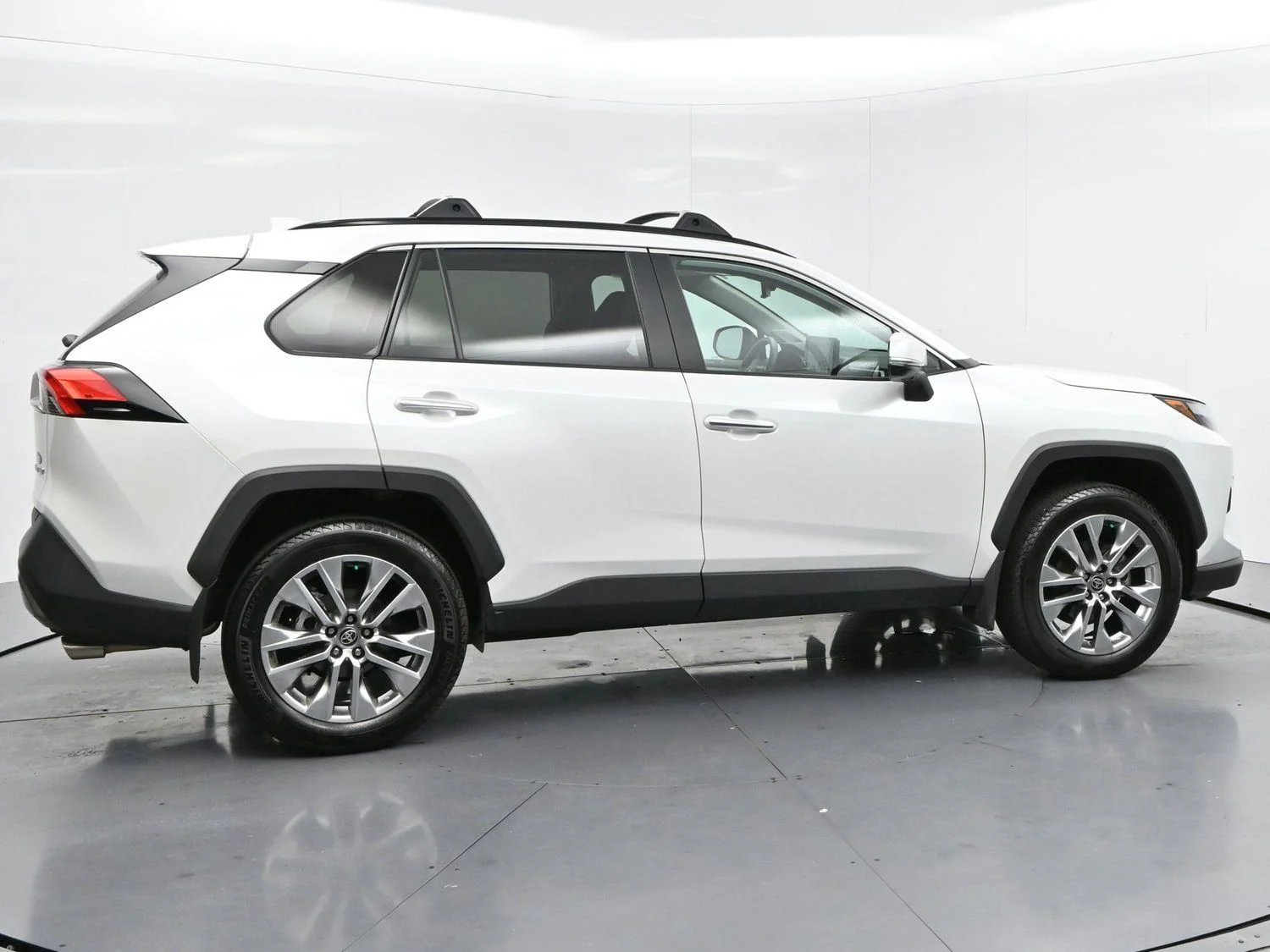 Used 2025 Wind Chill Pearl Toyota Limited image 8