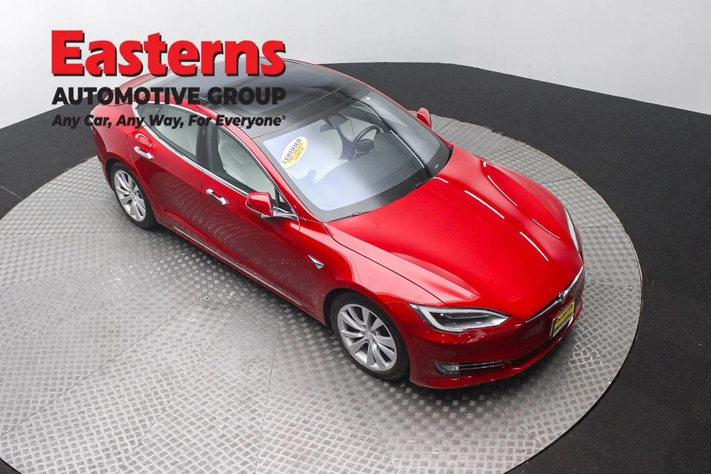 Used 2017 Red Tesla P100D image 3