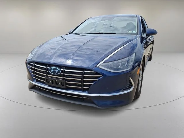 Used 2020 Blue Hyundai SE image 4
