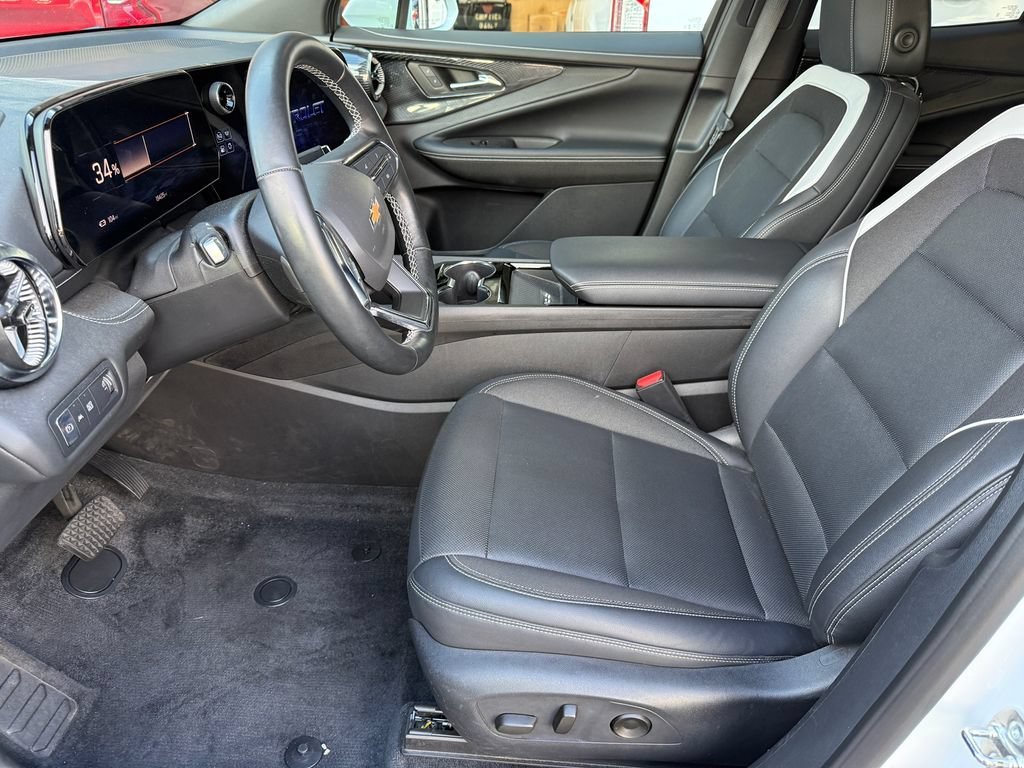 Used 2024 Summit White Chevrolet LT image 13