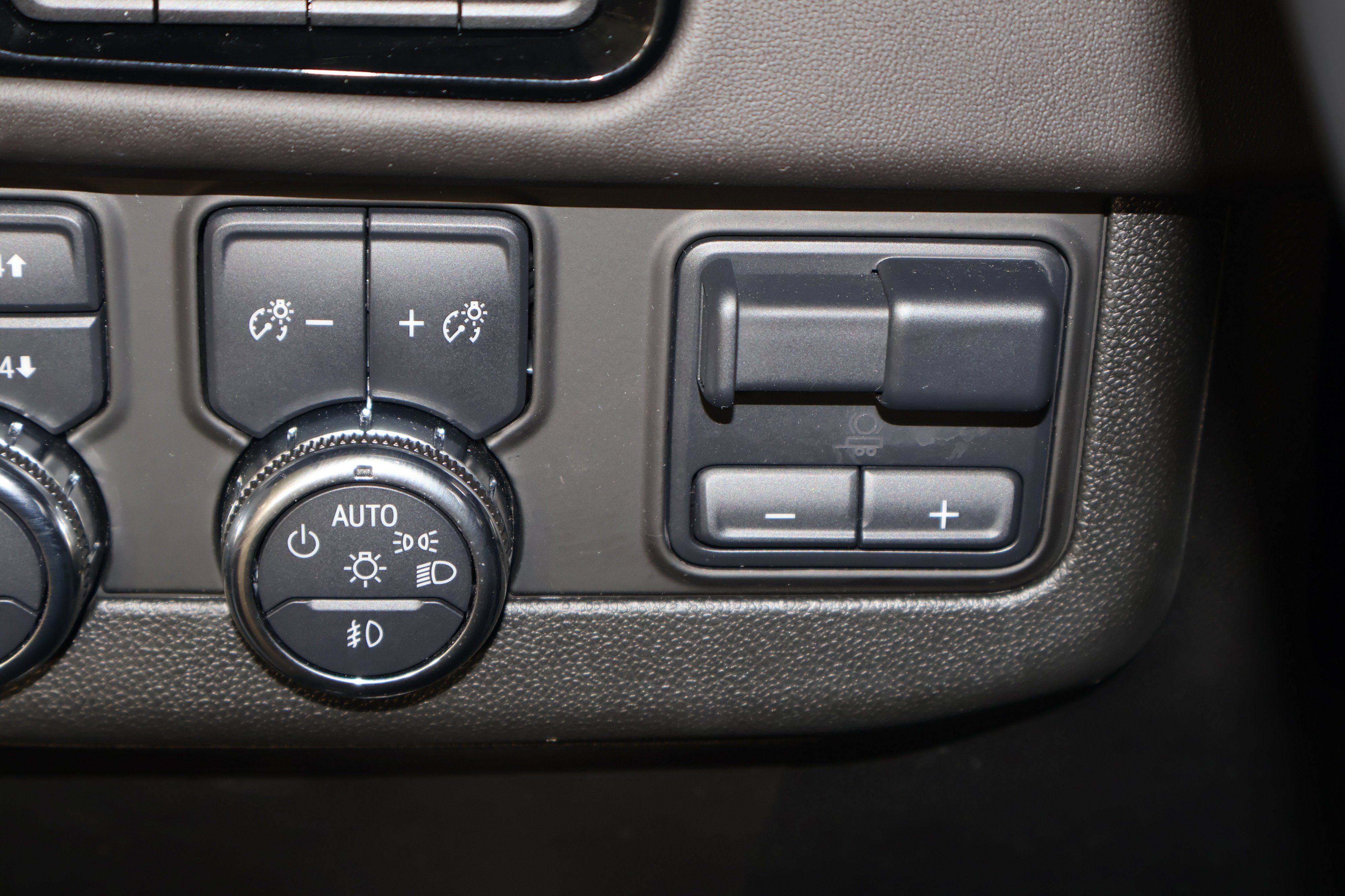 2025 GMC Yukon AT4 Ultimate - Photo 39