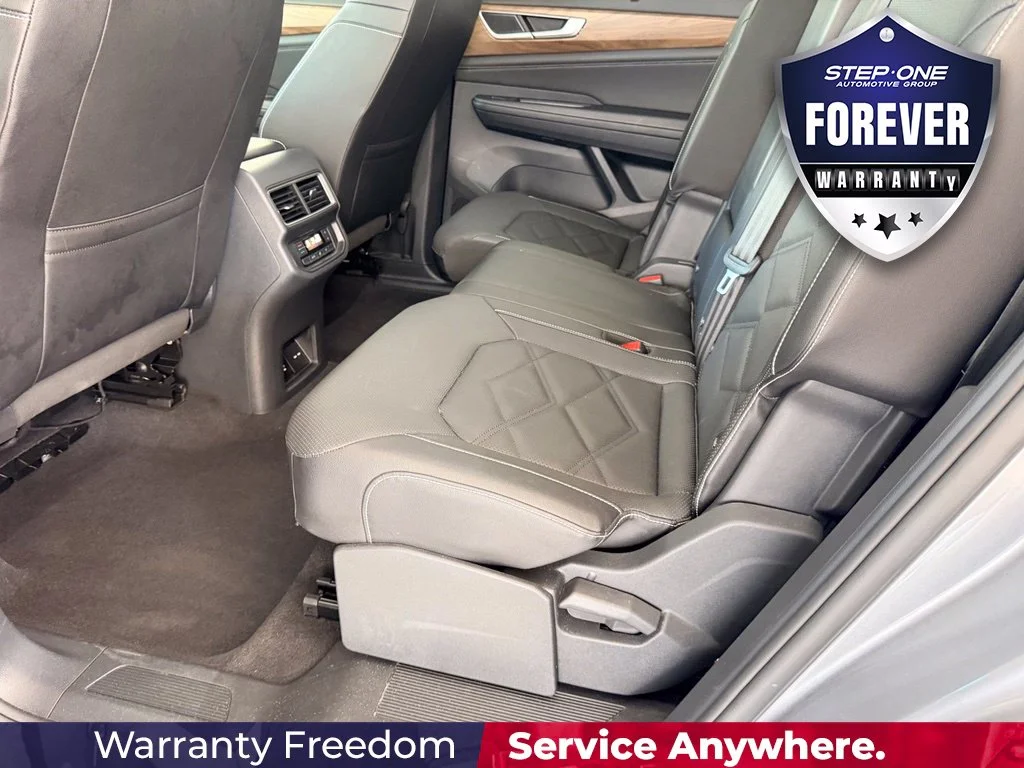 Used 2025 Black Volkswagen 2.0T SE w/Technology image 30
