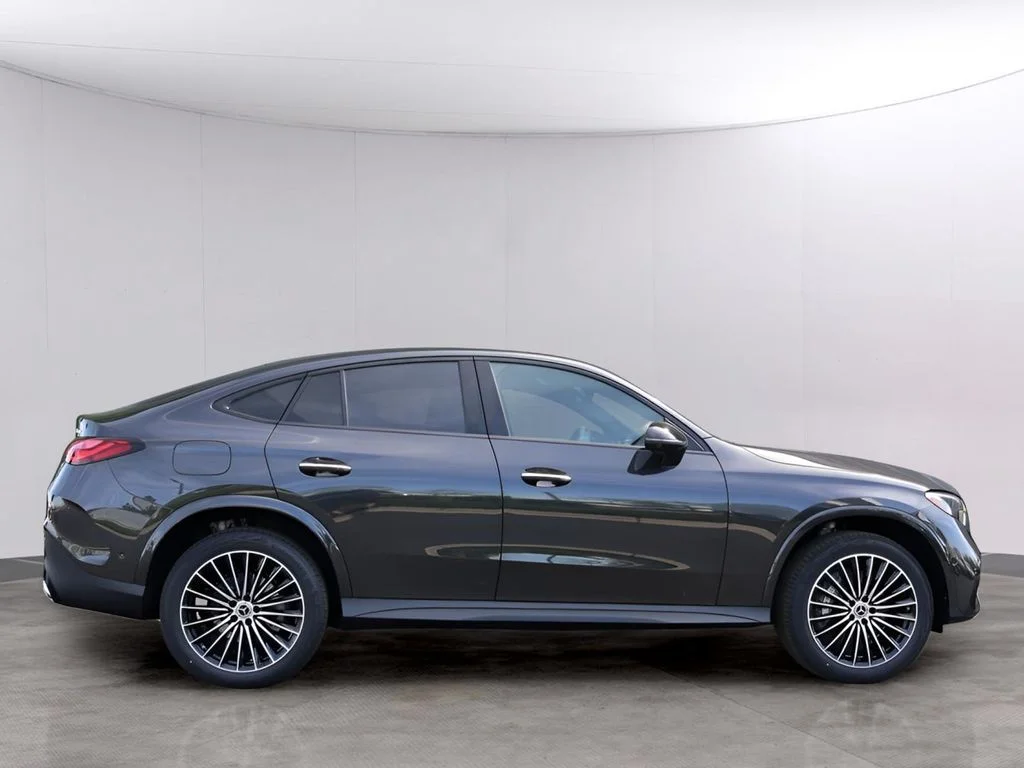 Used 2025  Mercedes-Benz GLC 300 Coupe image 4