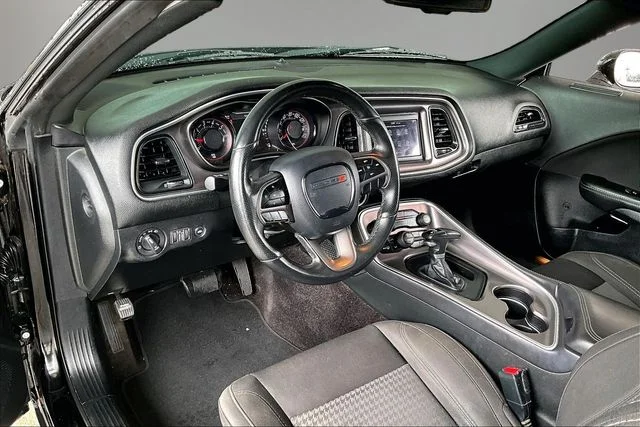 Used 2019 Black Dodge SXT image 14