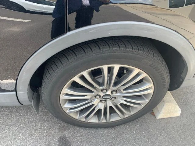 Used 2018 Black Lincoln Reserve image 12