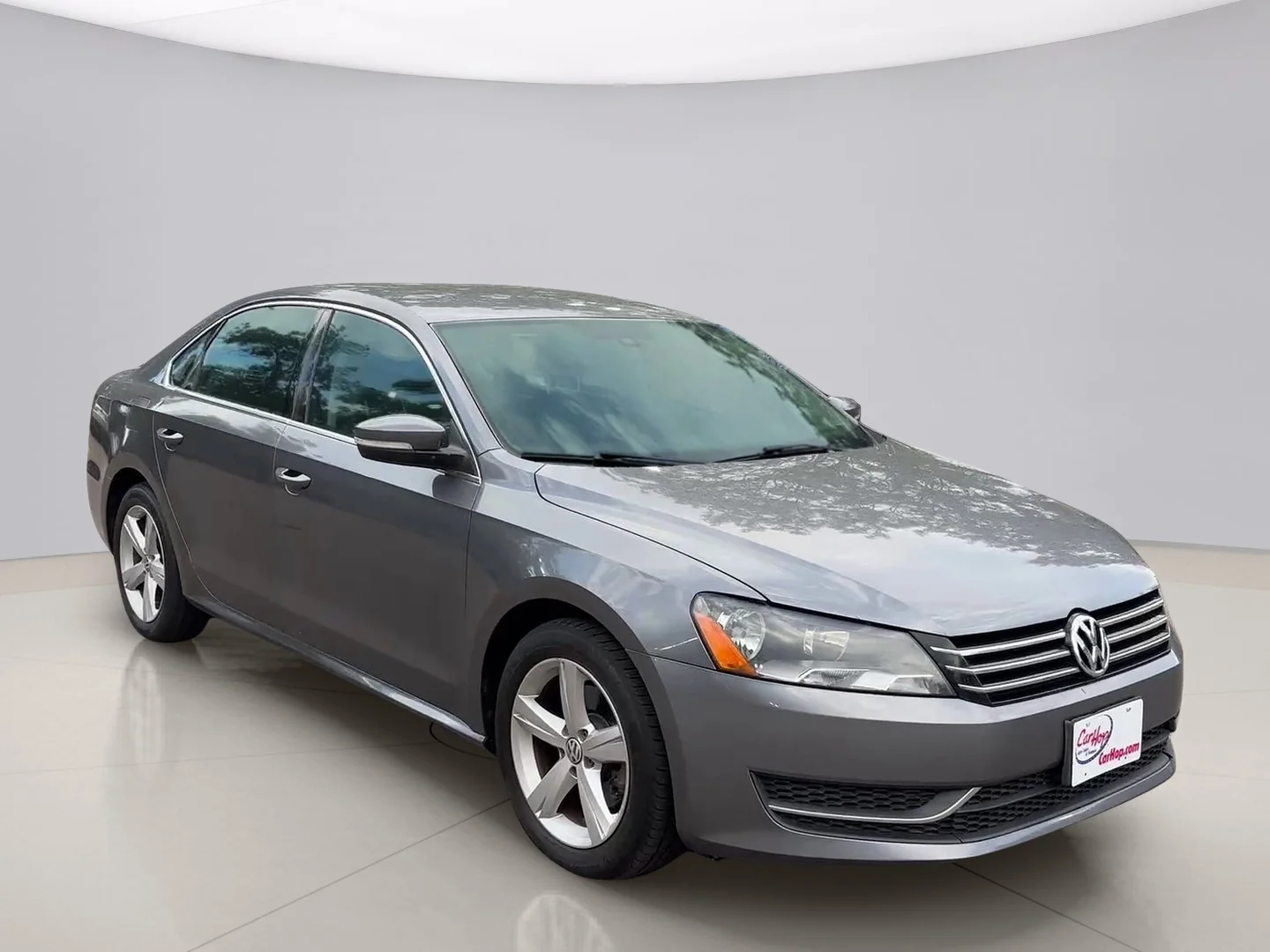 Used 2013 Gray Volkswagen SE image 7