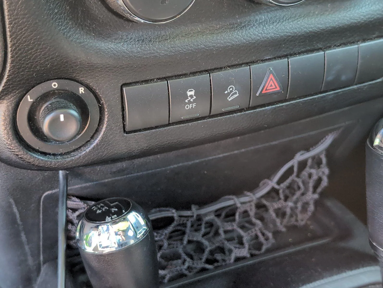 Used 2013 Gecko Pearl Jeep Sport image 24