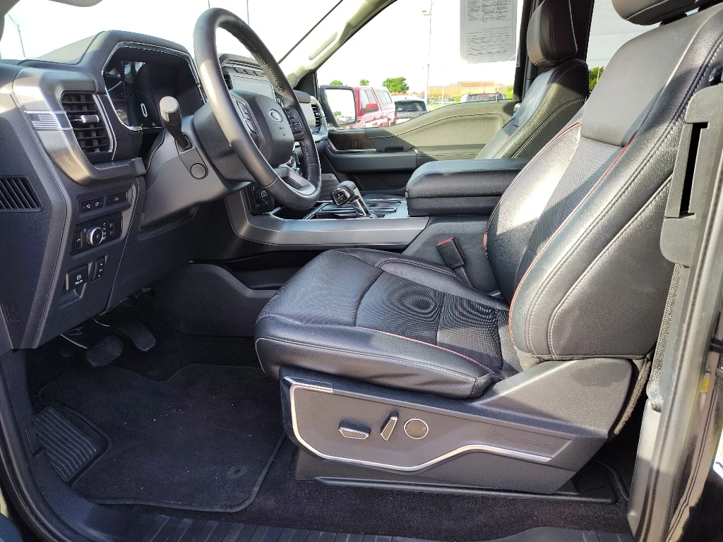 Used 2022 Agate Black Metallic Ford LARIAT image 23