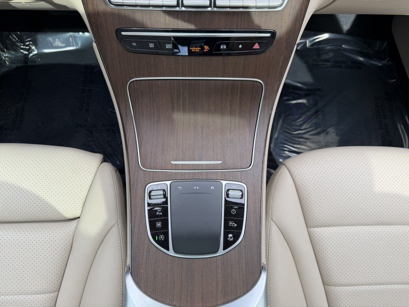 Certified Used 2022  Mercedes-Benz GLC 300 image 15