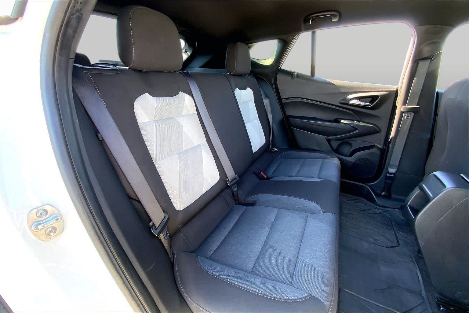 Used 2024 Summit White Chevrolet 1RS image 19