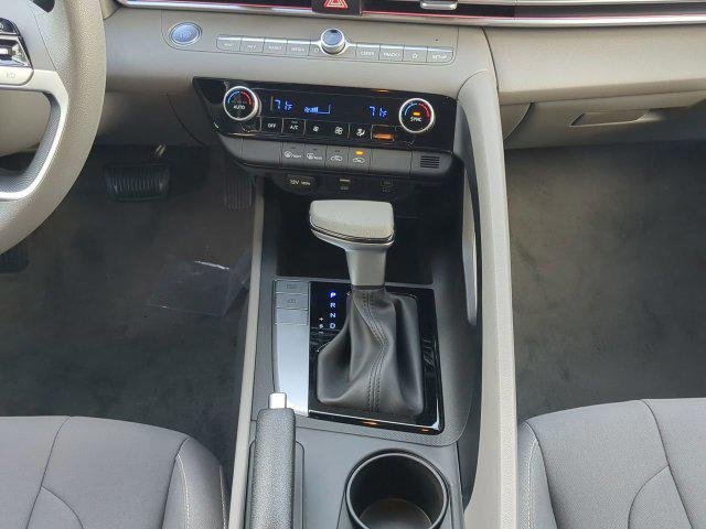 2025 Hyundai Elantra SEL - Photo 18