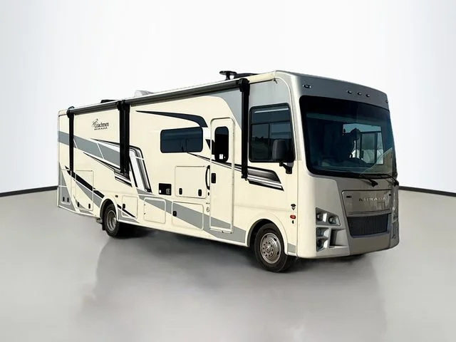 Used 2022 White Ford Chassis image 7