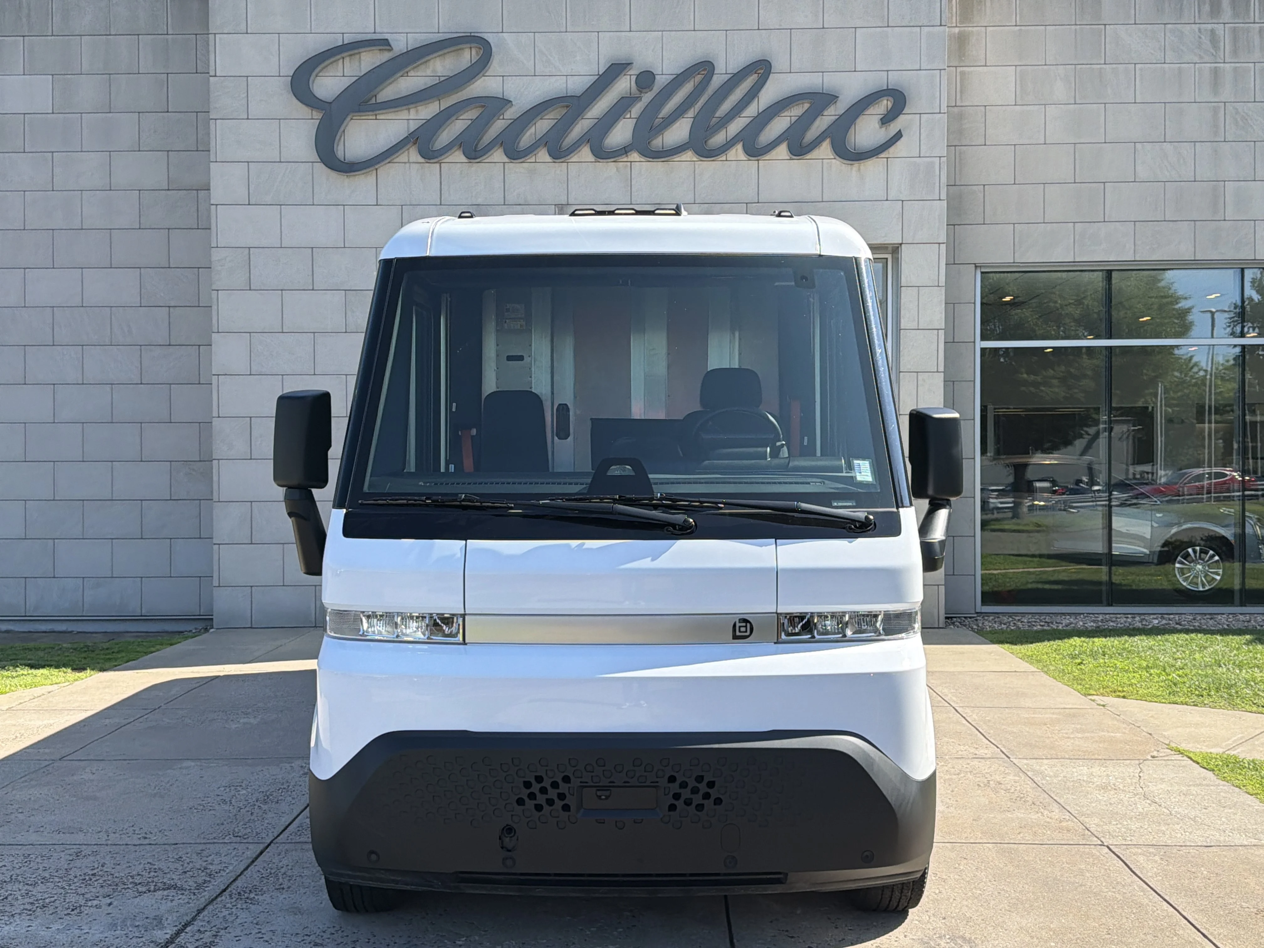 Used 2024 Oyster White BrightDrop 600 EAWD image 9