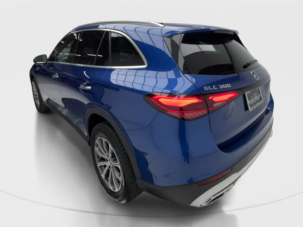 Used 2023 Blue Mercedes-Benz GLC 300 image 11