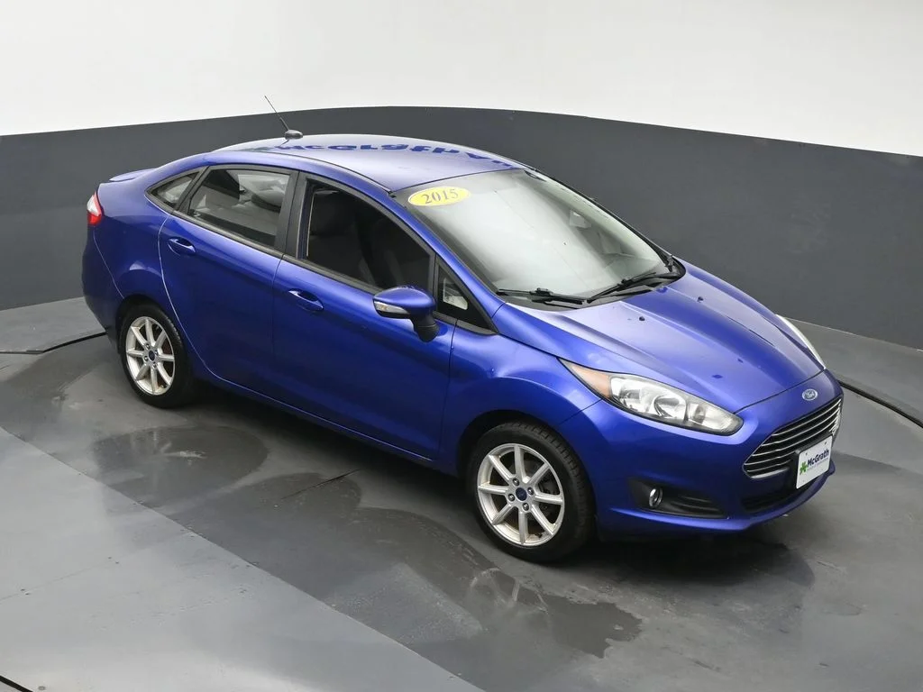 Used 2015 Blue Ford SE image 3