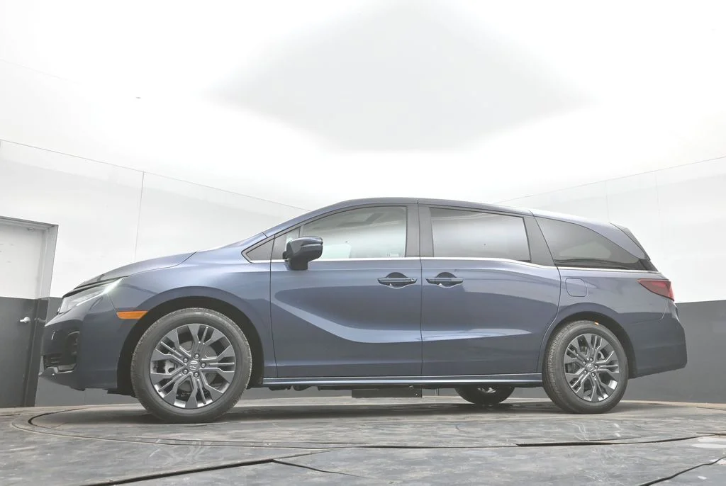 New 2026 Smoke Blue Pearl Honda Touring image 57