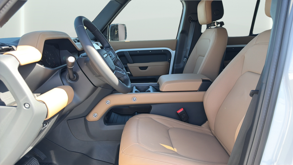 New 2026 Fuji White Land Rover X-Dynamic SE image 17