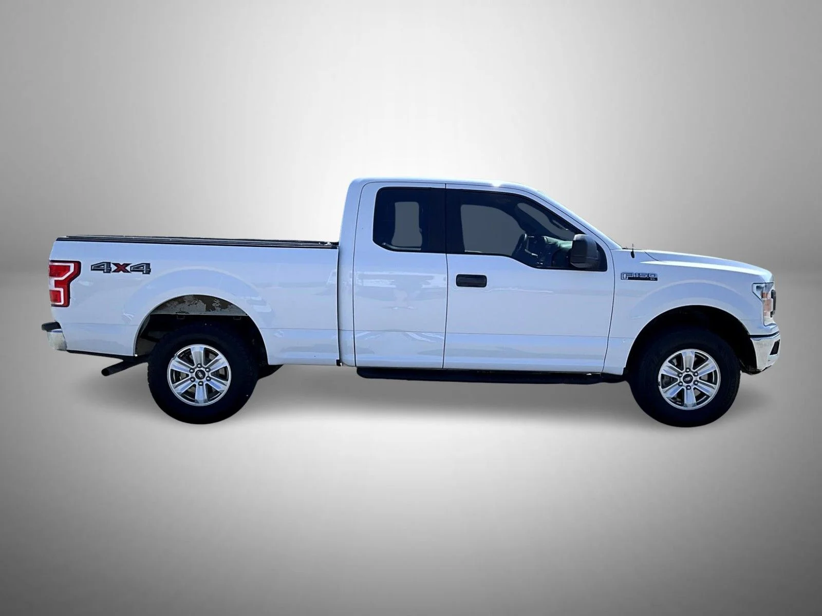 Used 2018 White Ford XL image 4