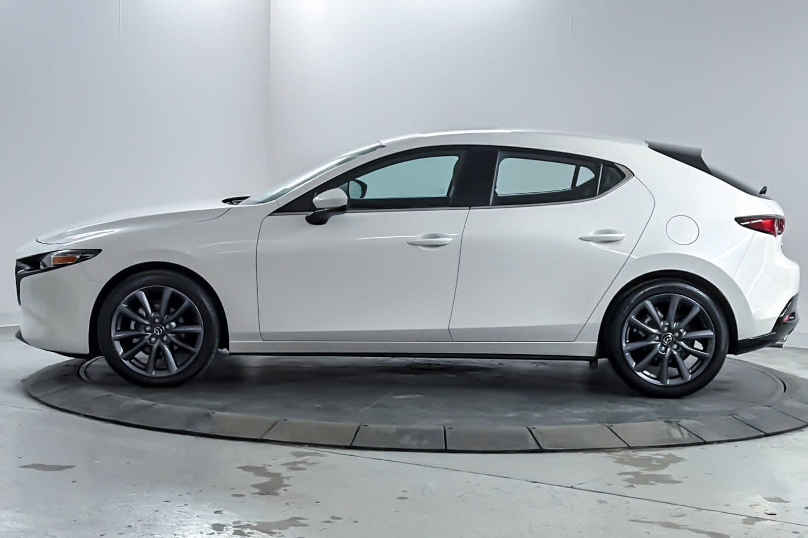 Used 2025 Snowflake White Pearl Mica Mazda 2.5 S Preferred image 5