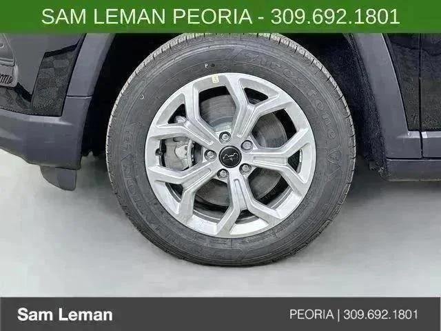 New 2026 Diamond Black Crystal Pearlcoat Jeep Latitude image 28