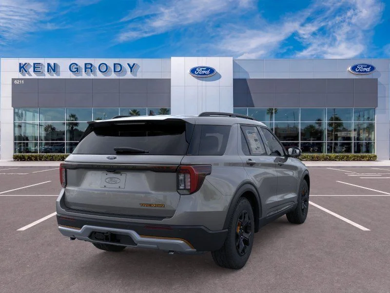 New 2026 Carbonized Gray Metallic Ford Tremor image 15