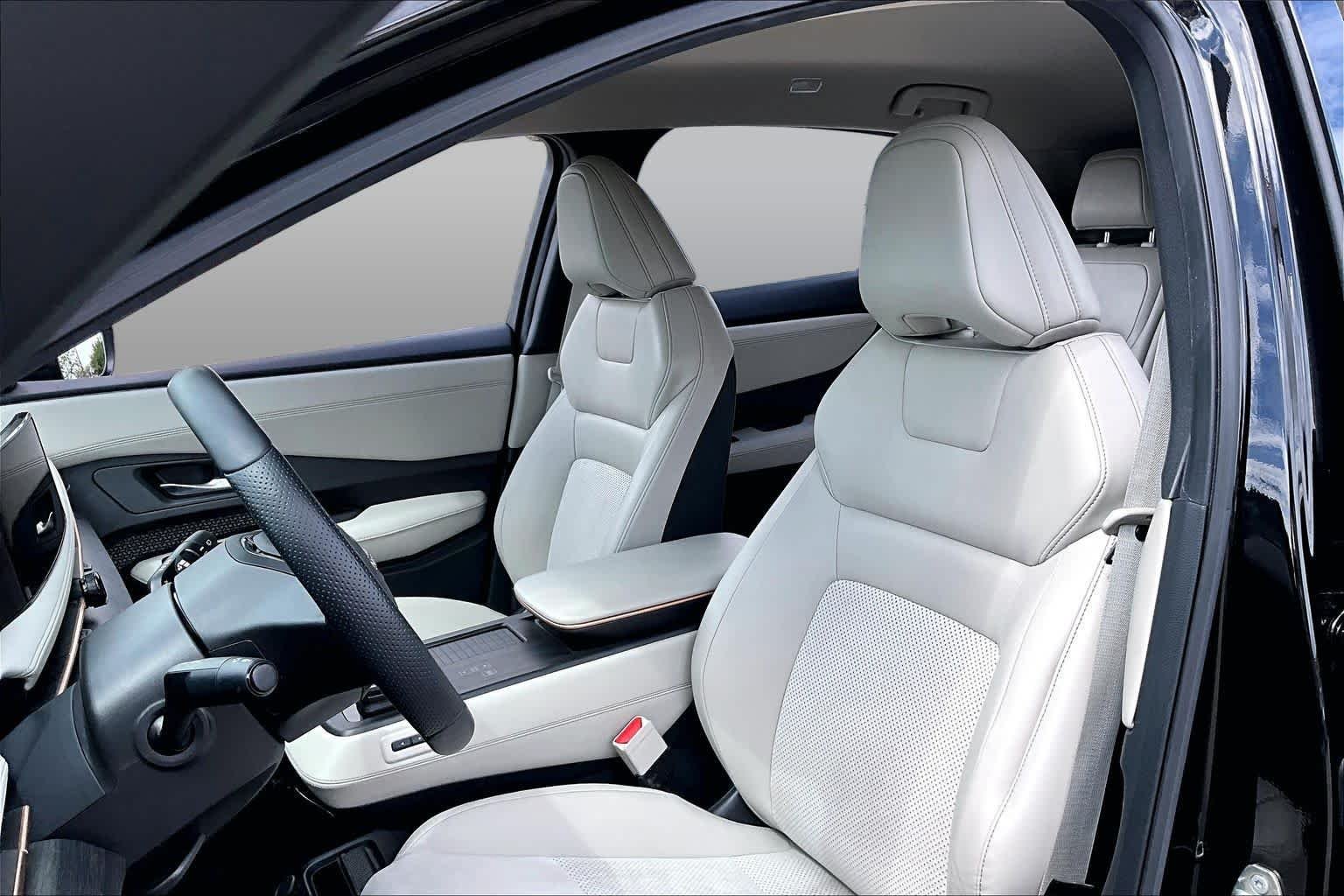 Used 2023 Black Diamond Pearl Nissan ENGAGE image 7