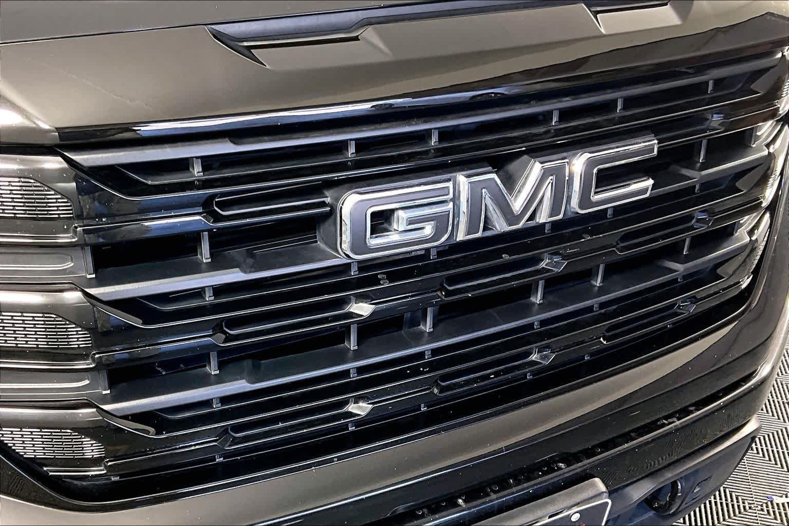 Used 2024 Onyx Black GMC Elevation image 30