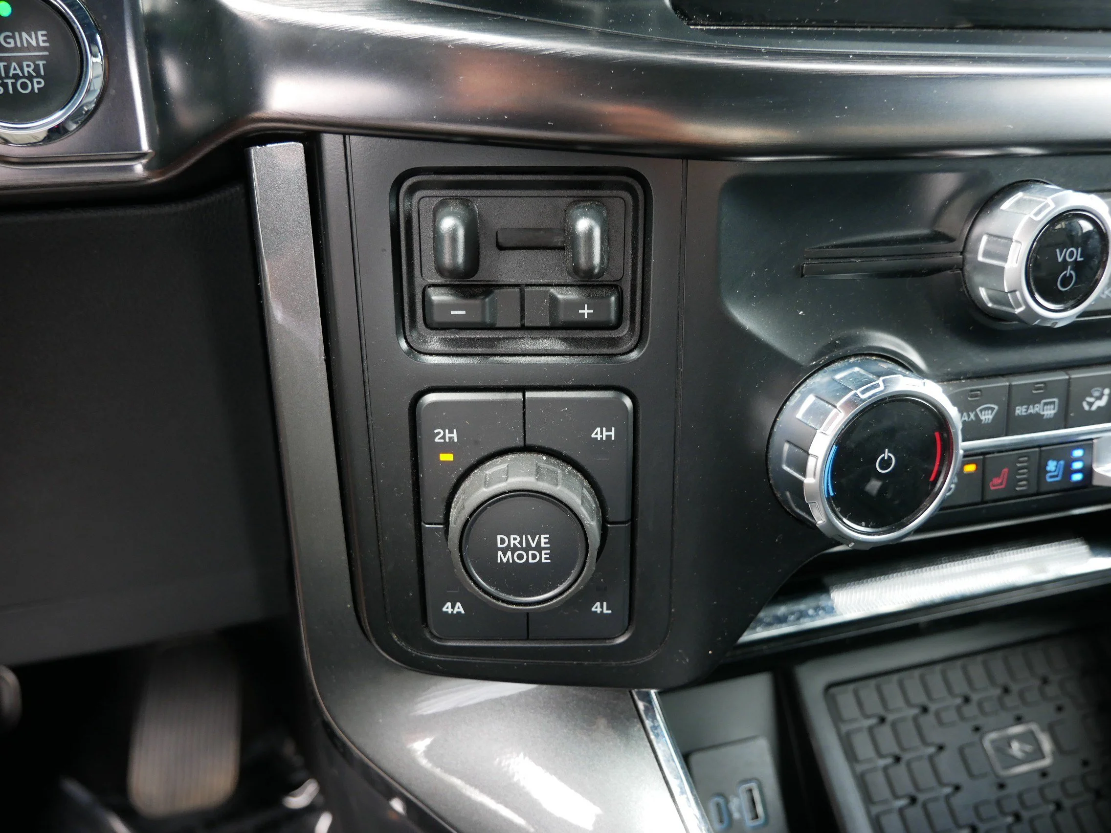 Used 2023 Oxford White Ford LARIAT image 31