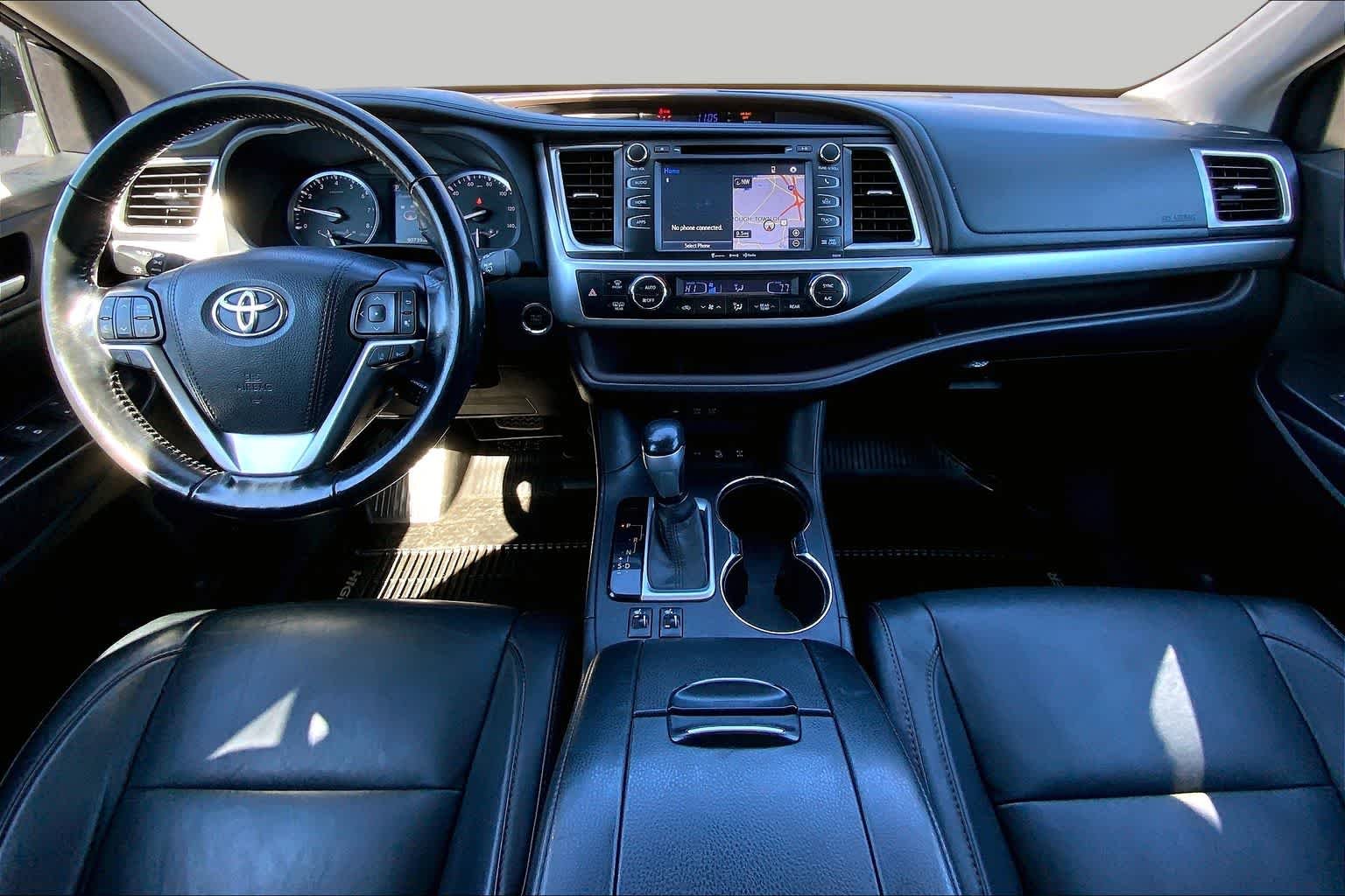 Used 2017 Shoreline Blue Pearl Toyota XLE image 16