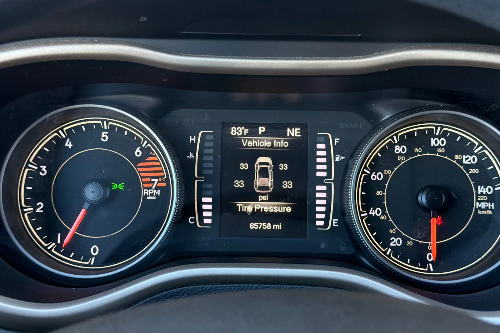 Used 2018 Silver Jeep Latitude image 25