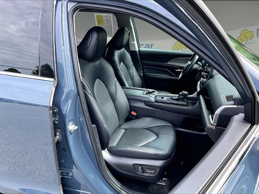 Used 2025 White Toyota XLE image 11