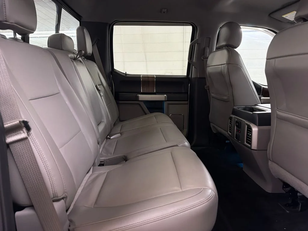 Used 2015 Silver Ford Lariat image 27