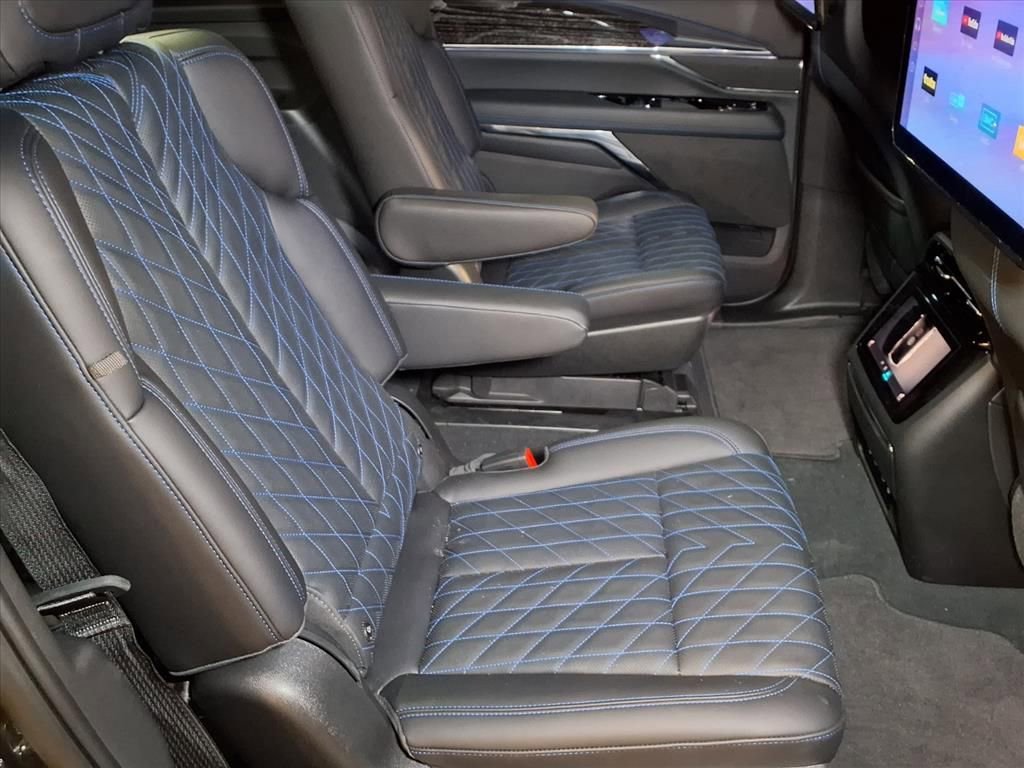 2026 Cadillac Escalade IQ Luxury - Photo 18