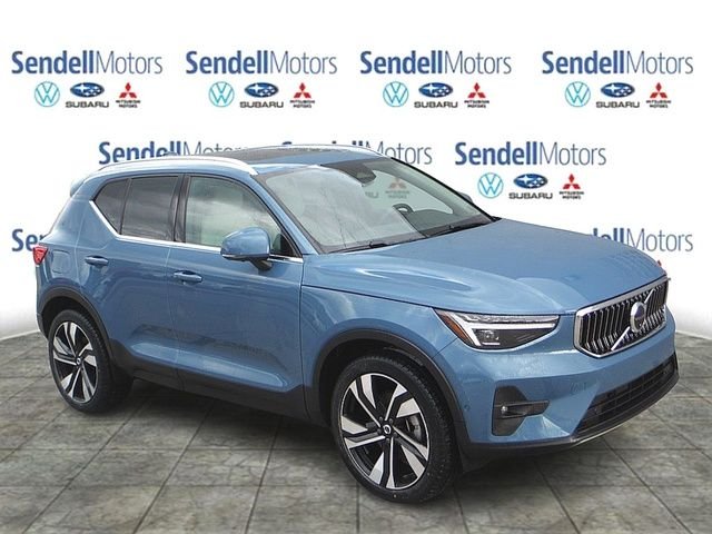 2024 Volvo XC40 B5 Plus Bright AWD's photo