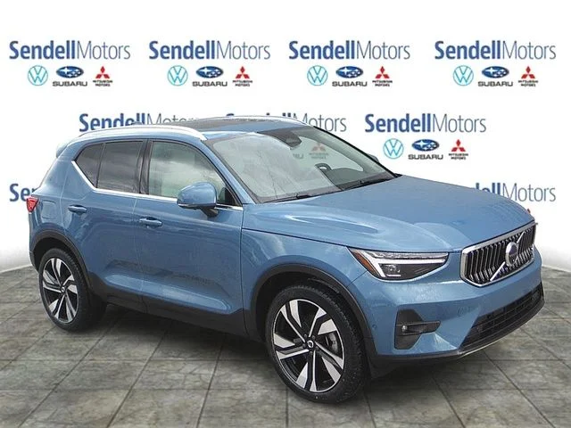 2024 Volvo XC40 B5 Plus Bright AWD's photo