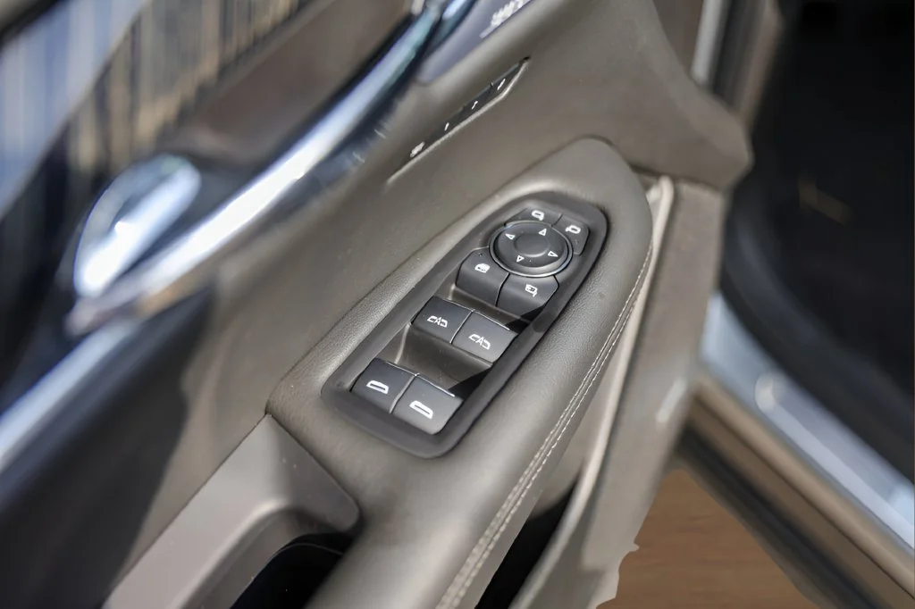 Used 2025 Silver Cadillac Premium Luxury image 24