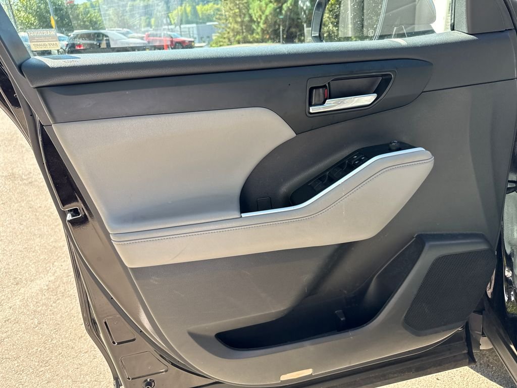Used 2021 Black Toyota XLE image 17